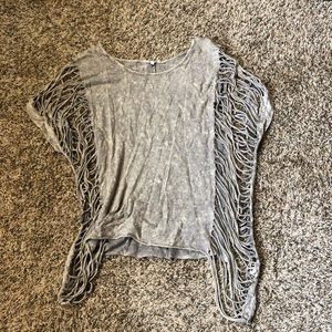 Gimmicks top with cut out sides